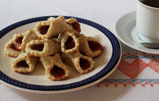 Beliscão de goiabada (Guava Paste Pinch)