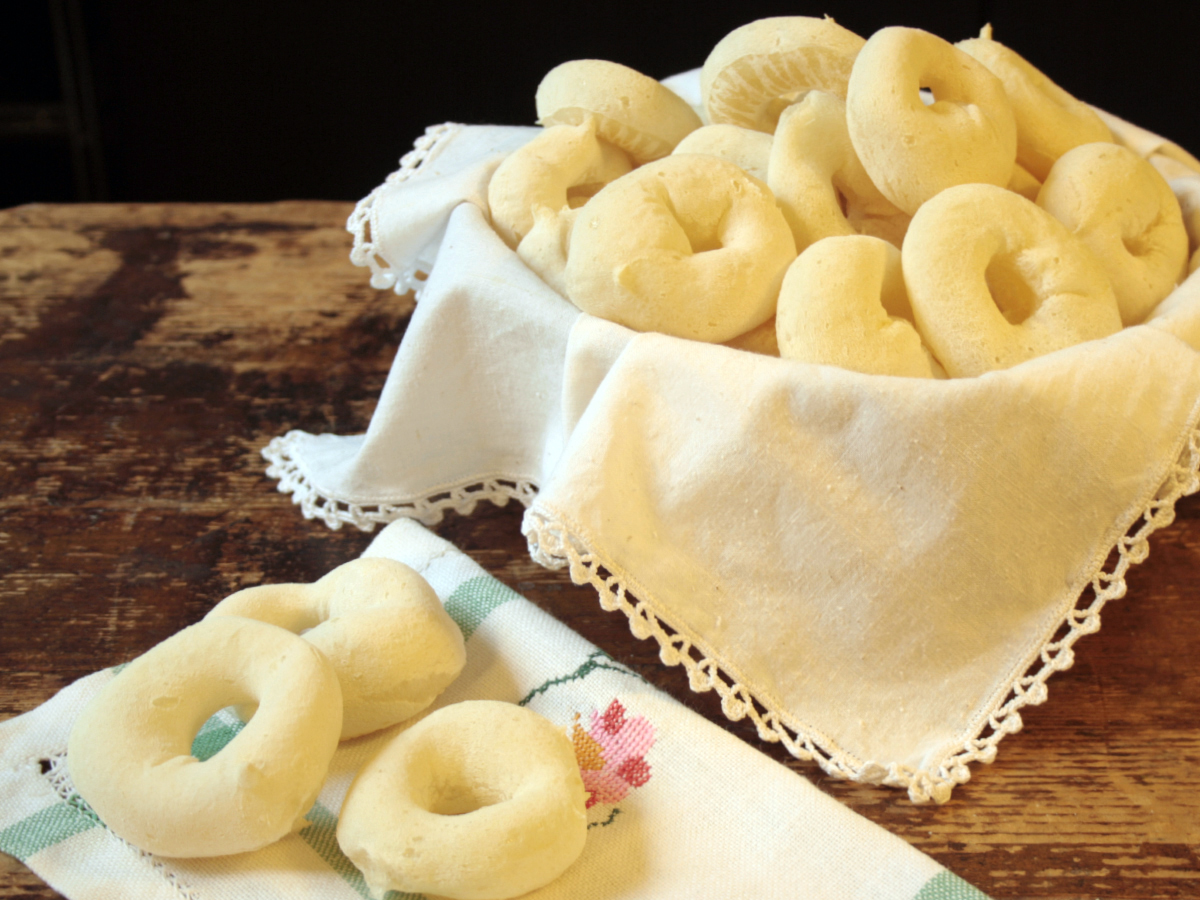 Biscoito de Polvilho (Manioc Starch Cookies)