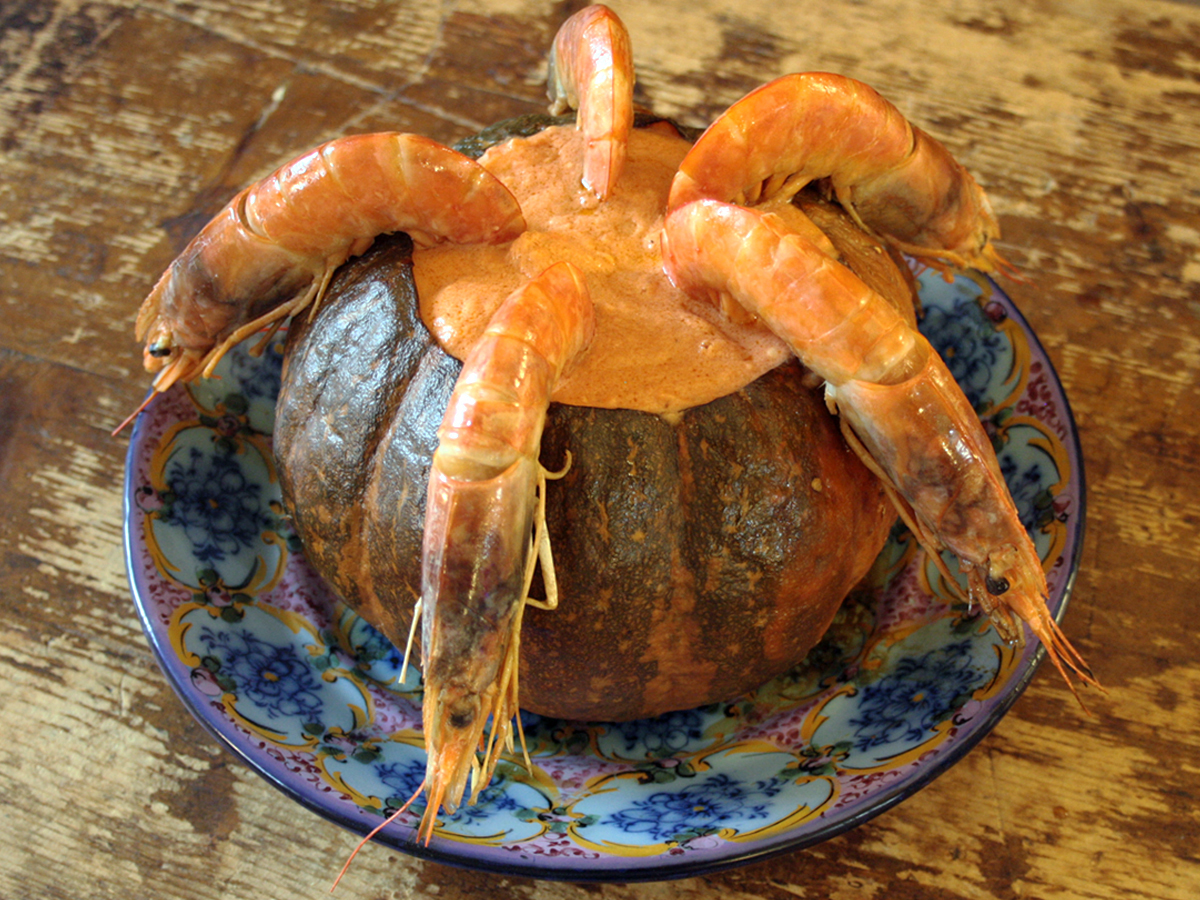 Camarão na moranga (Prawns in Pumpkin)