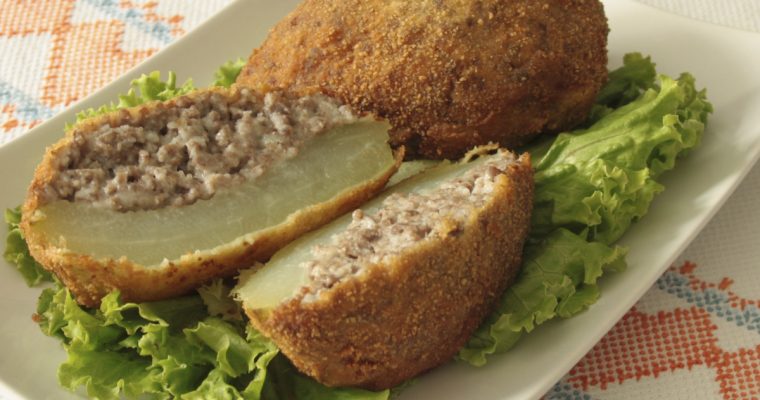 Chuchu recheado com carne (Meat Stuffed Chayote)