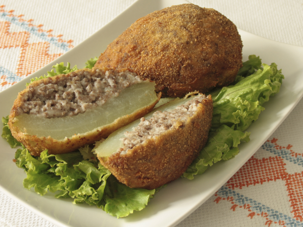 Chuchu recheado com carne (Meat Stuffed Chayote)