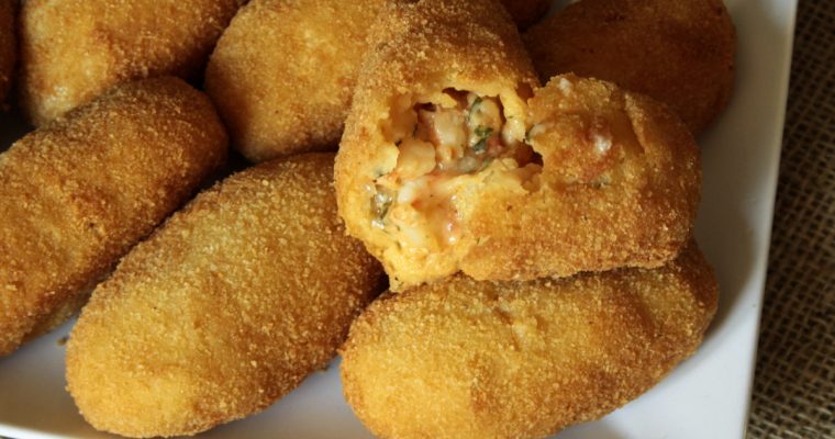 Croquetes de camarão (Shrimp croquettes)