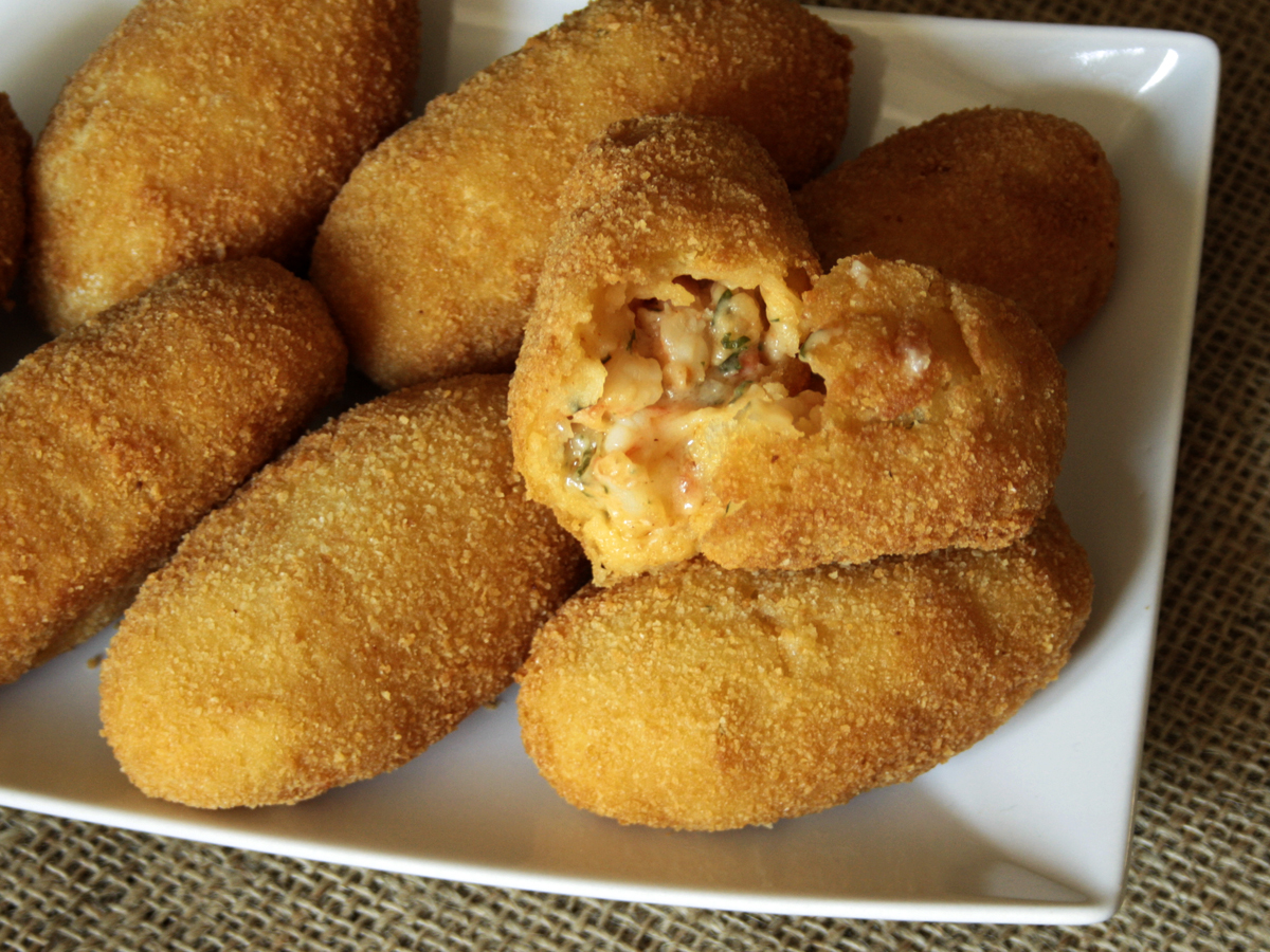 Croquetes de camarão (Shrimp croquettes)