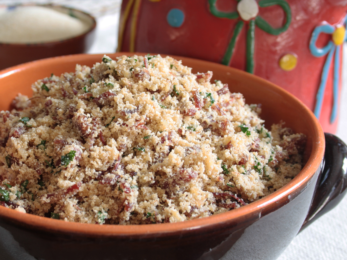 Paçoca de carne seca (Shredded salted sun dried meat with manioc flour)