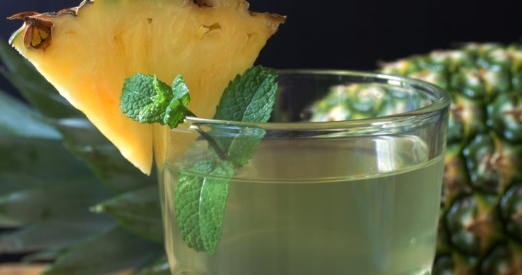 Suco de abacaxi (Pineapple Juice)