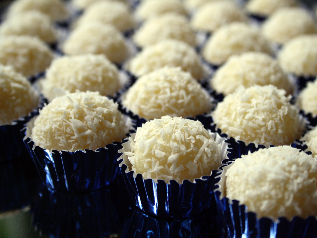 Beijinho (Coconut Balls)