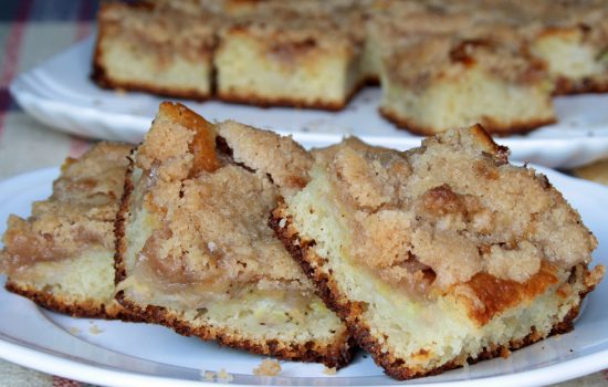 Cuca de banana (Sweet bread filled with banana)