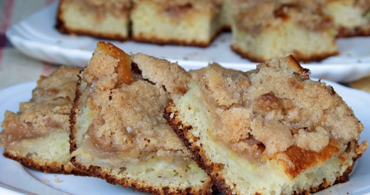 Cuca de banana (Sweet bread filled with banana)