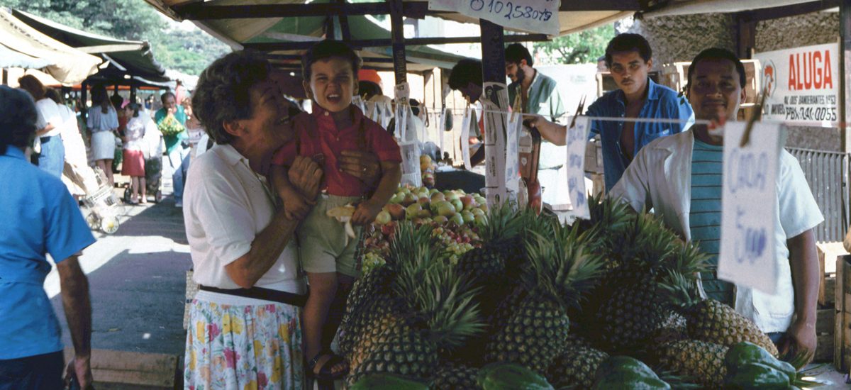 Feira livre, il mercatino della frutta e verdura