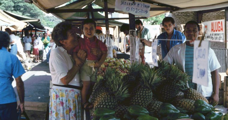 Feira livre, il mercatino della frutta e verdura