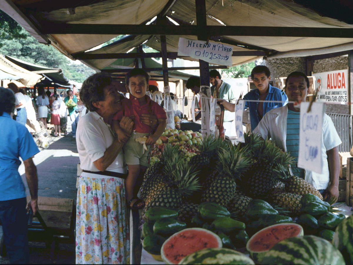 Feira livre, il mercatino della frutta e verdura