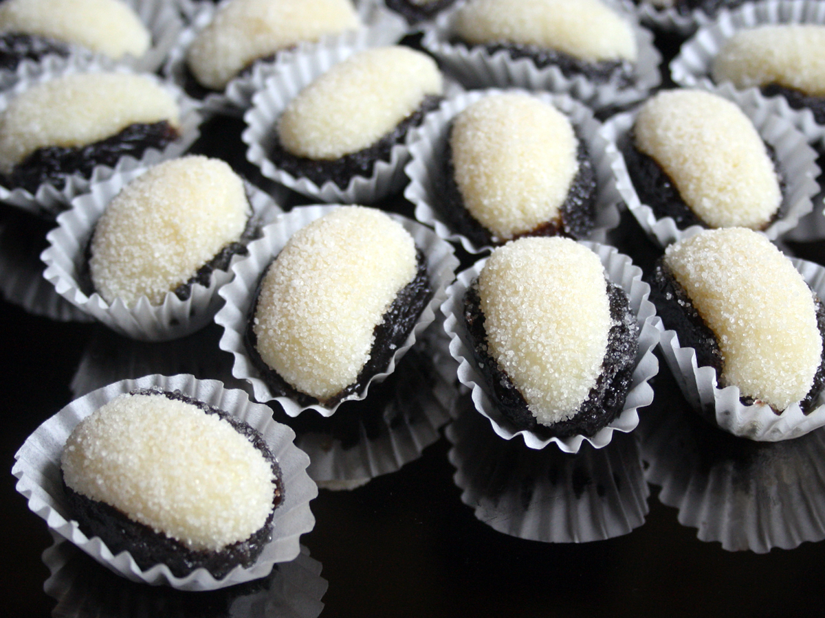 Olho de sogra (Sugar Plums with Coconut)