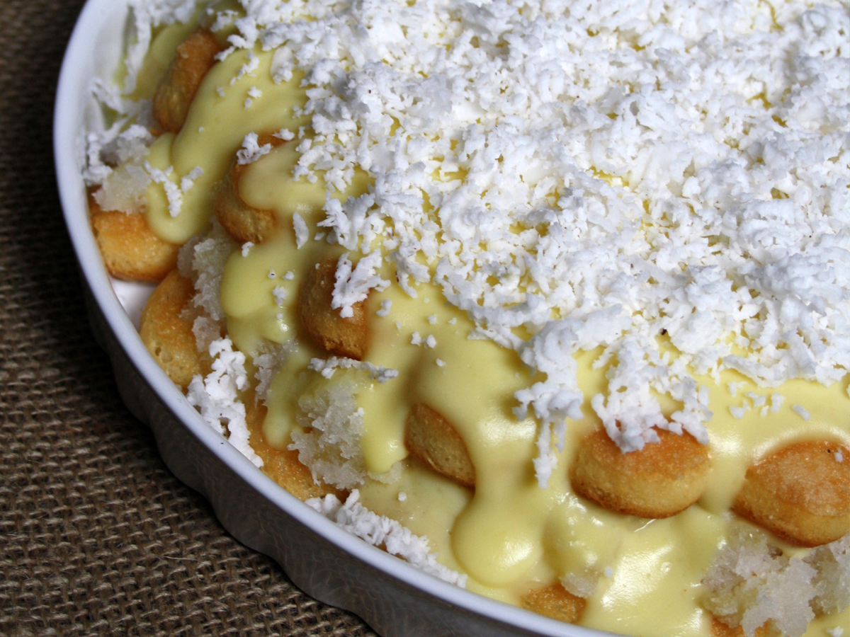 Pavê de abacaxi e coco (Pineapple and Coconut Pavé)