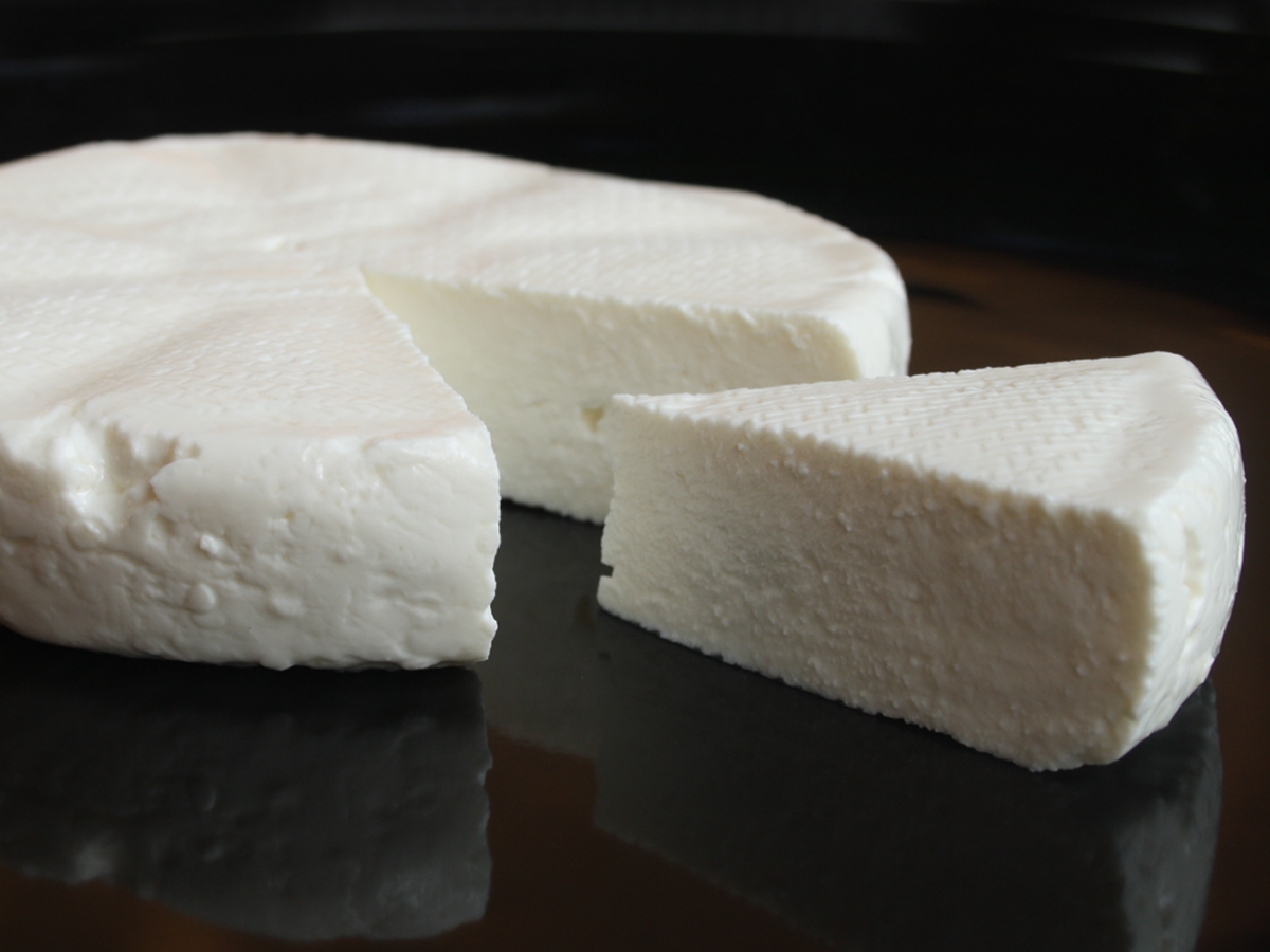 Queijo de minas (First-salt cheese)