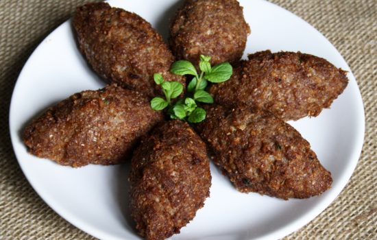 Quibe/Kibe frito (Crocchetta di carne e bulgur)