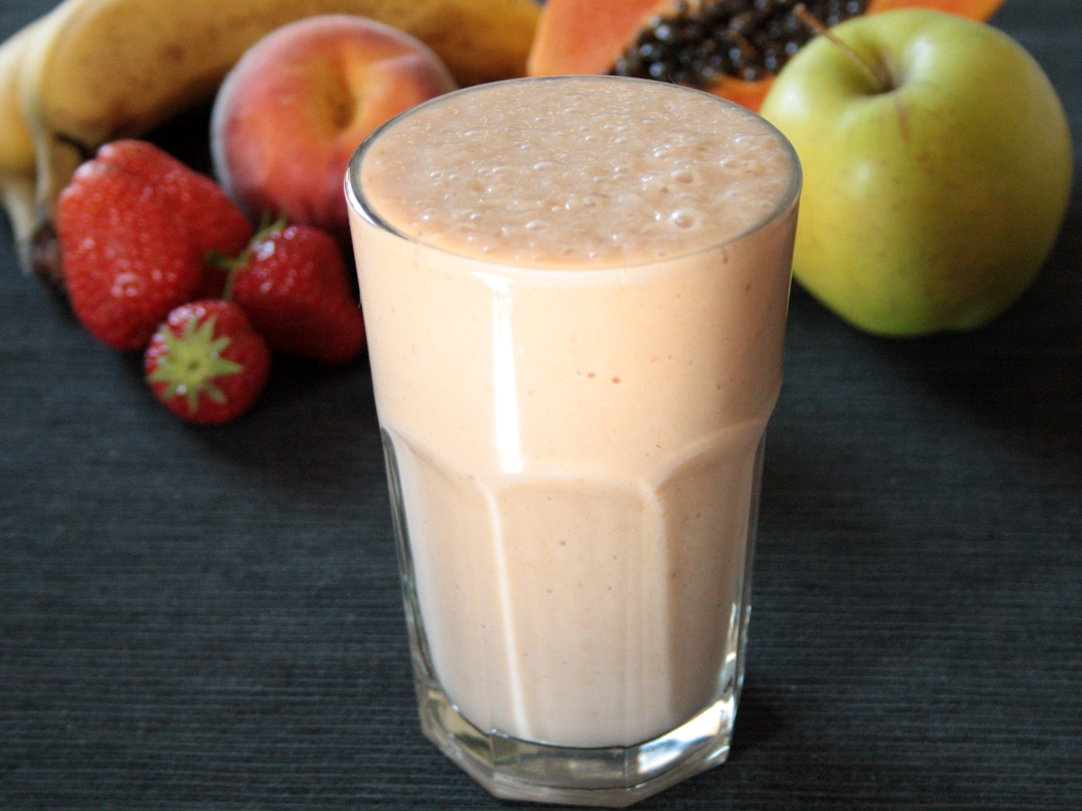 Fruit Smoothie and Avocado Smoothie (VITAMINA DE FRUTA E DE ABACATE)